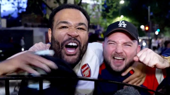 Fans volkomen uit hun dak: Arsenal na 22 jaar weer kampioen