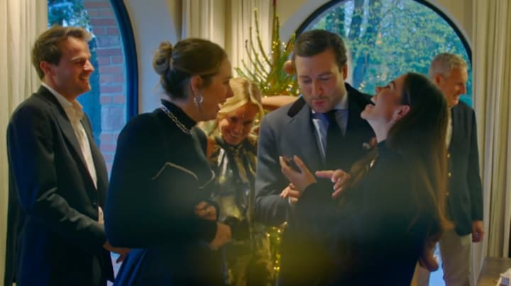 De Verhulstjes blikken terug op hoogtepunten in kerstspecial: 'Genieten van mijn goddelijke lichaam'