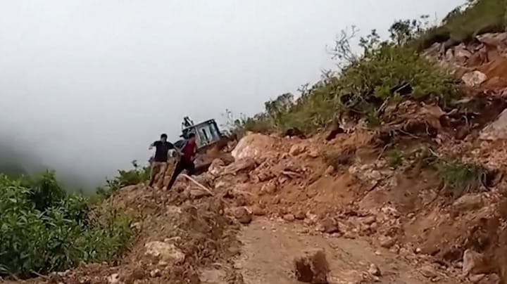 Mannen in Peru ontsnappen ternauwernood aan aardverschuiving
