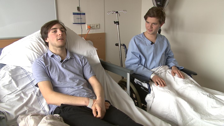 Vanuit ziekenhuis vertellen Stijn en Gijs over treinongeluk: 'Vloog door de coupé'