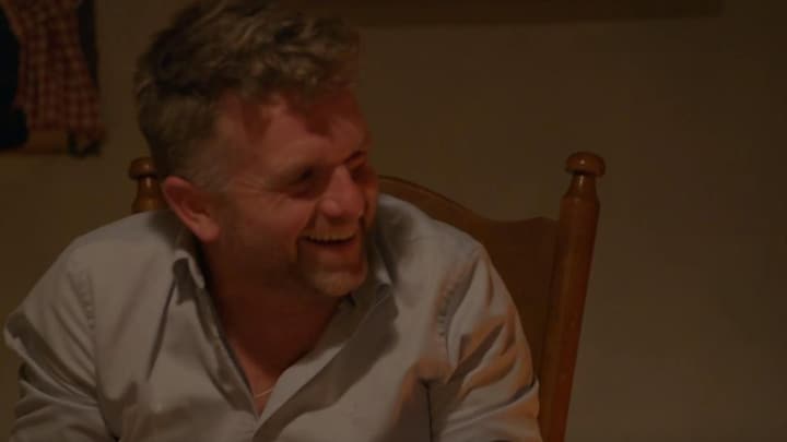 Martijn geniet nog even van de aanwezigheid van Ciska en Marleen in Bzv