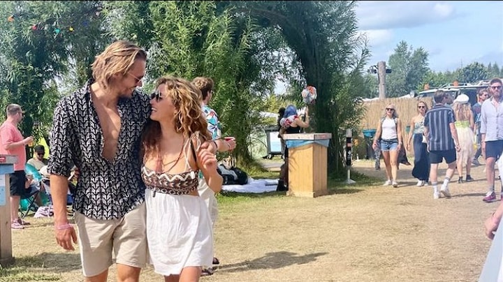Katja Schuurman in de wolken en toont voor het eerst haar nieuwe liefde 