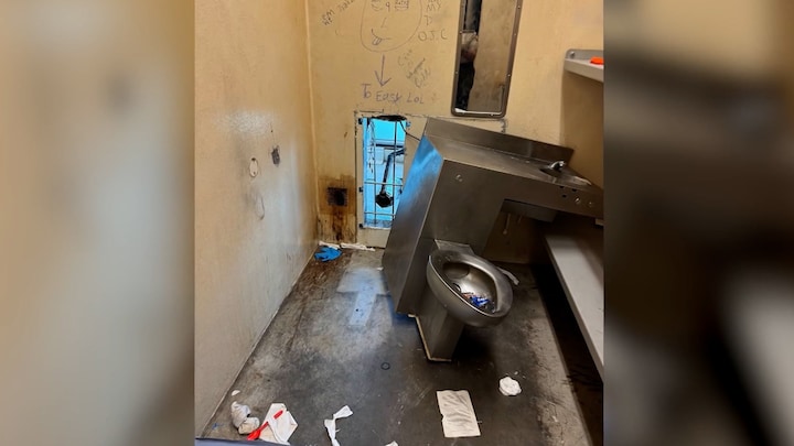 Hoe tien gevangenen ontsnapten door de wc in hun cel