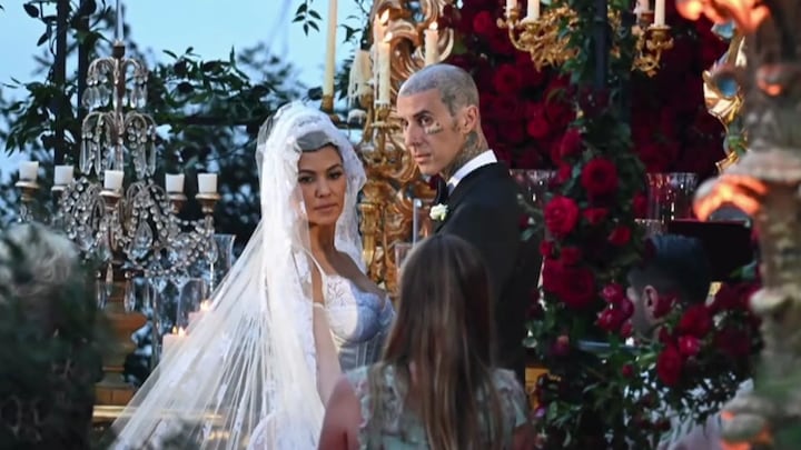 Nikkie Plessen vergelijkt thema huwelijk Kourtney Kardashian met The Addams Family