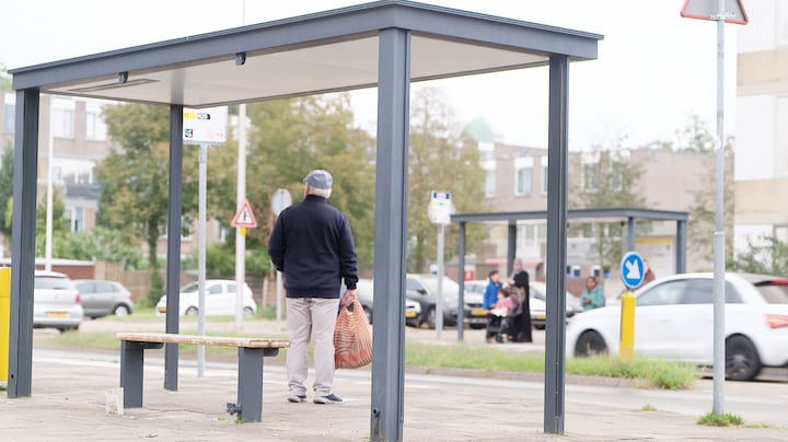 Bushokjes in Utrecht voorlopig zonder glas: gemeente is vandalisme zat