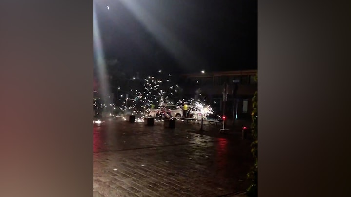  Vuurwerk afgeschoten richting politie bij gemeentehuis IJsselstein
