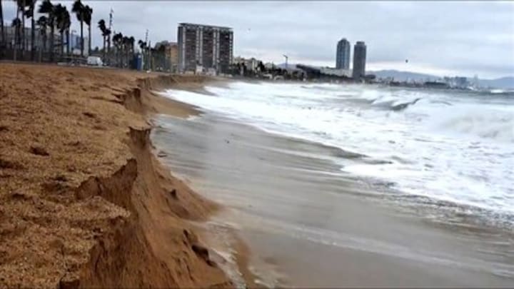 Stormen vreten stranden Barcelona weg