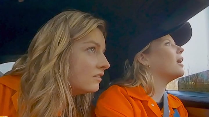 Noa Vahle en Merel Ek halen alles uit de kast om uit handen te blijven van StukTV in Jachtseizoen