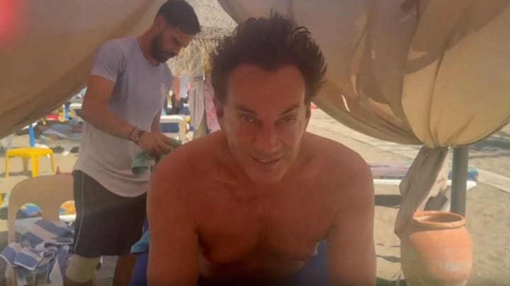 Gerard Joling vertrekt naar de zon ondanks zweepslag: 'Ik word lekker gemasseerd'