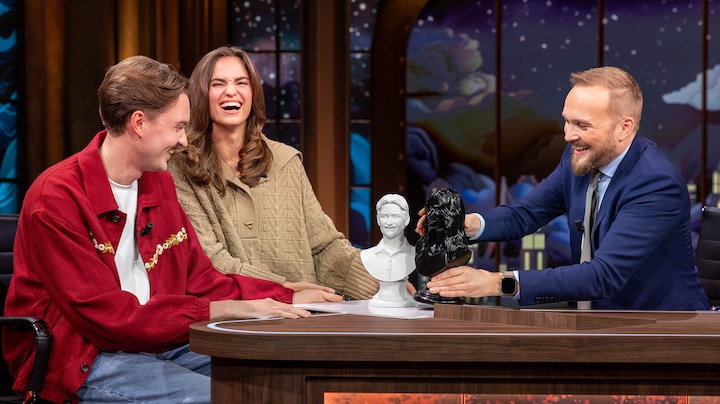 Bram en Robin krijgen huwelijkscadeau van Arjen