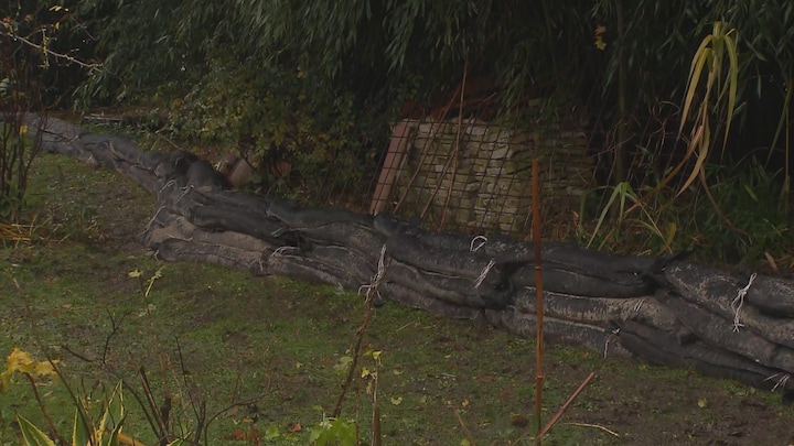 Vrees voor storm Conall , hier leggen ze zandzakken neer