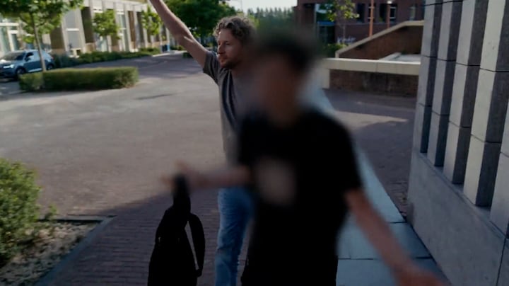 Ewout Genemans gaat achter vluchtende verdachte aan: 'Zo kan het ook'