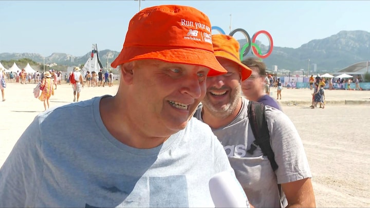 Te weinig wind om te zeilen, toch veel sfeer bij Oranjefans in Marseille