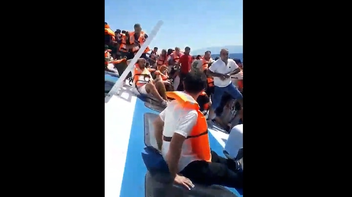 Eerste beelden: boot met zeker 250 mensen aan boord gekapseisd bij Cyprus