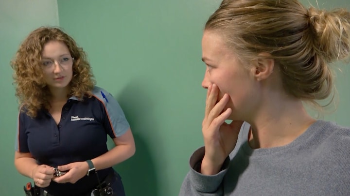 Geraldine stil na zien isoleercel: 'Net als in de film'