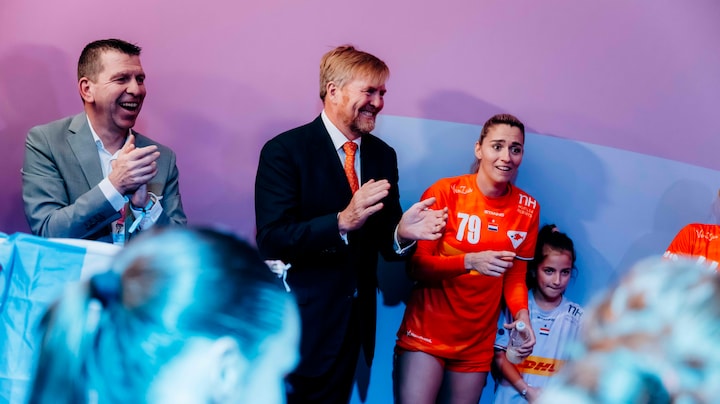 Dochter Estavana Polman deelt high-five uit aan koning Willem-Alexander