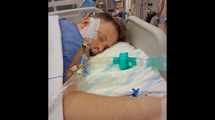 Robin vapete zich bijna dood, maar overleefde: 'Dat maakt deze kerst extra speciaal'