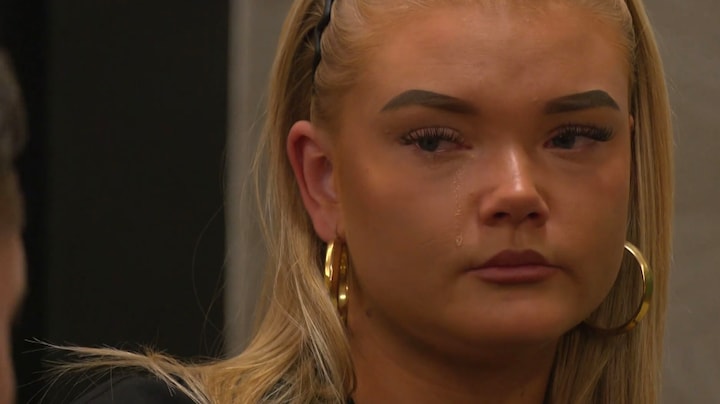 Mercedes heeft moeite met openstellen in De Bondgenoten: 'Vind ik lastig'