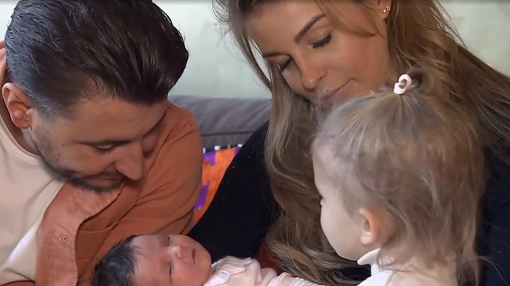 Danny Froger moet 'even wennen' na geboorte dochter Scottie: 'Alles is roze'