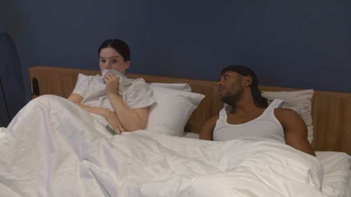 Famke en Denzel worden lastiggevallen en vluchten het huis uit