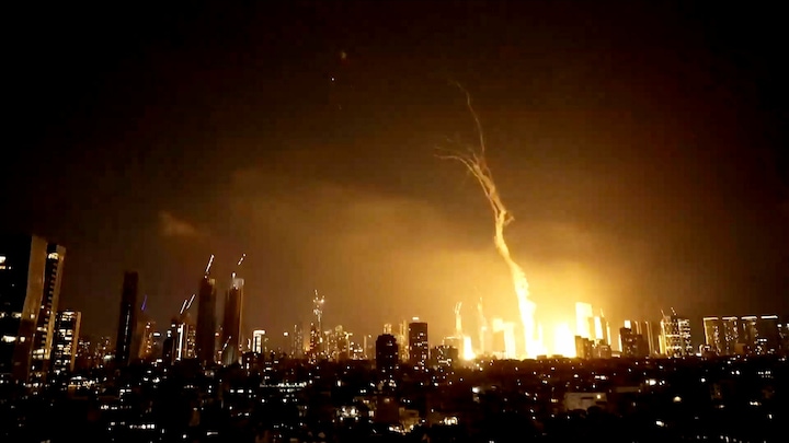 Harde knallen, oranje lucht: raketten uit Iran raken Tel Aviv 