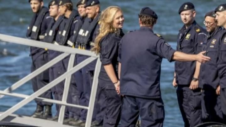 Stralende Amalia loopt mee met Nederlandse Krijgsmacht