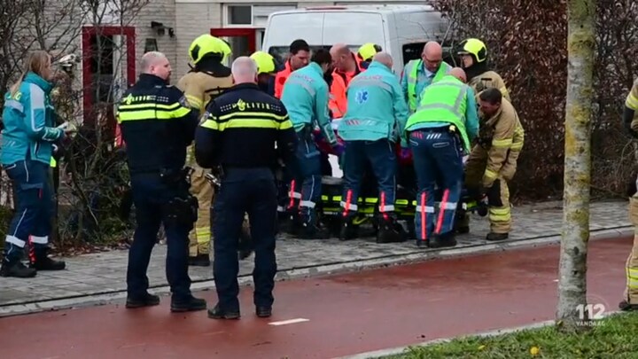 Gehandicaptenbus crasht tegen woning