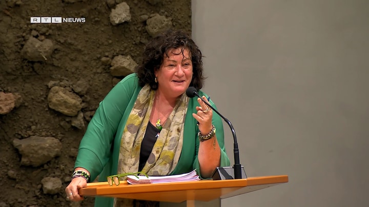 Hilariteit in Kamer na mislukt compliment over outfit Van der Plas