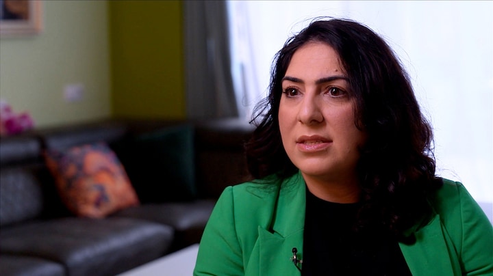 Asefeh zat wekenlang in angst om familie in Iran: 'Je weet niet wie nog leeft'