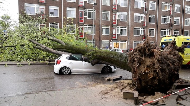 Storm richt schade aan in Maastricht en Amsterdam