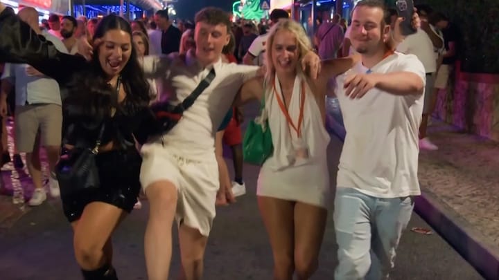 De proppers zijn terug: dit keer in één van de drukste clubs van Albufeira