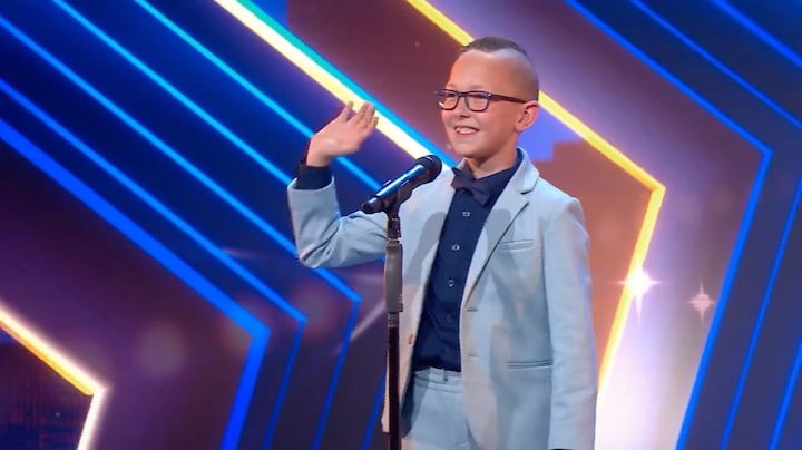 Hilarische Savinjo (10) zingt uit volle borst: ‘Ik hoor dat het er is’ 