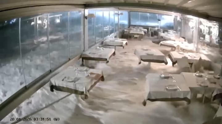 Noodweer bij zuidkust Europa: hoe hoge golven voor spoor van vernieling zorgen