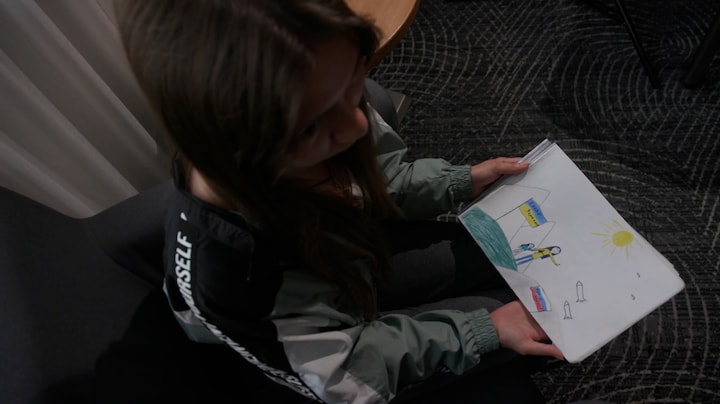 Vader en dochter uit Rusland gevlucht na twee jaar celstraf om kindertekening