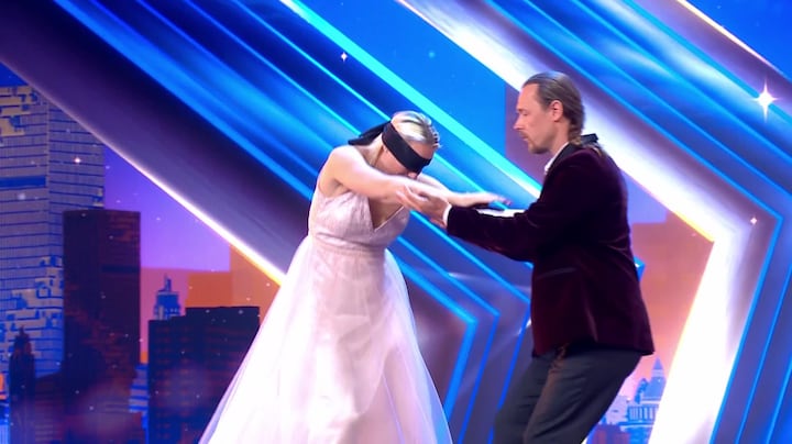 Tantrisch dans-duo Rakesh en Elfriede laten sensuele dans-act zien