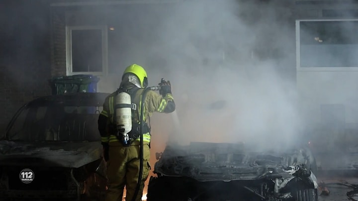 Vijf geparkeerde auto’s verwoest door brand