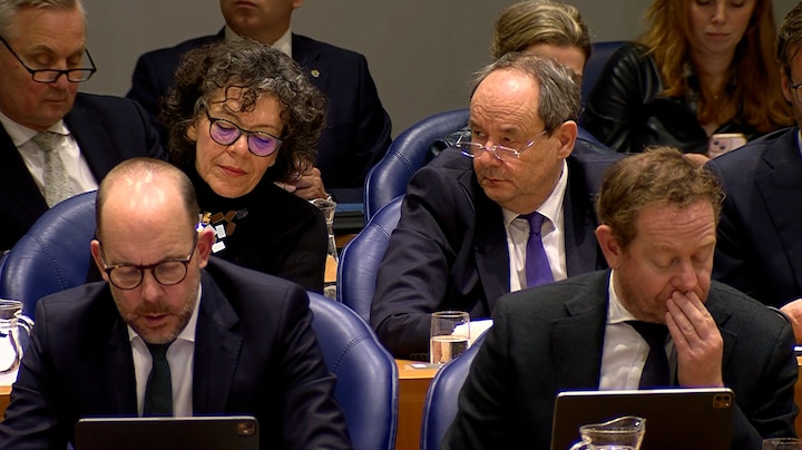 Minister deelt op social media: 'B*tches willen met me naar bed'