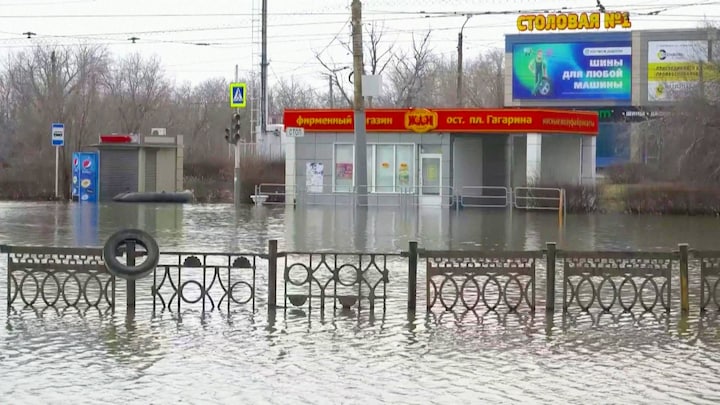 Russen en Kazachen massaal geëvacueerd na zware overstromingen