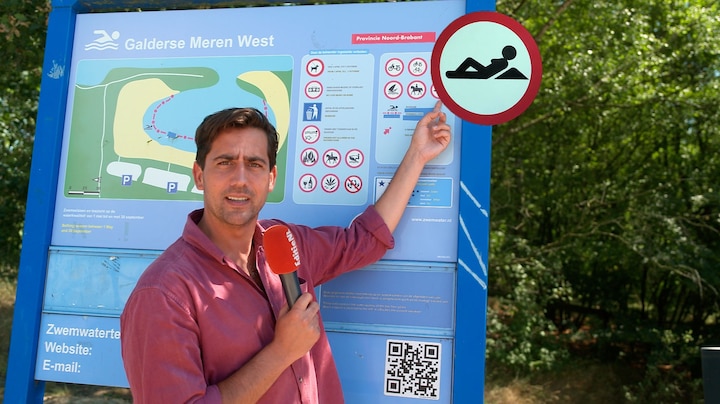 'Mag je hier niet bloot zijn?' Dit bord zorgt voor verwarring op het strand