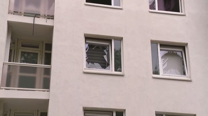 112 Vandaag: Explosie blaast complete gevel van huis in Zaandam eruit