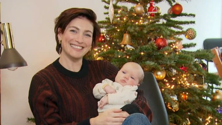 Vivienne van den Assem geniet van baby Anouk: 'Doet het goed'