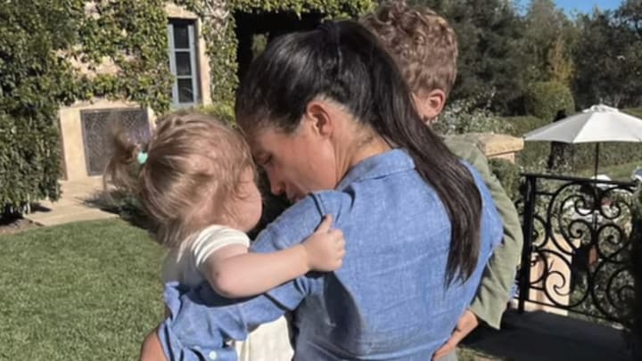 Meghan Markle deelt steeds vaker beelden van haar kinderen: 'Lijkt voor commercieel gewin'