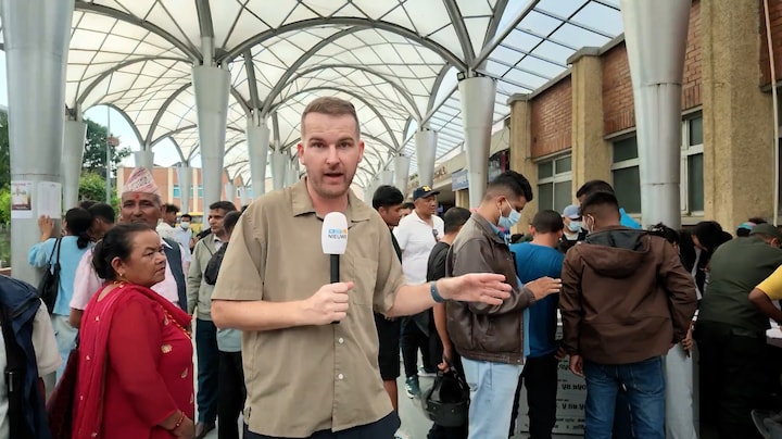 Correspondent bij familie van vermiste slachtoffers in Nepal