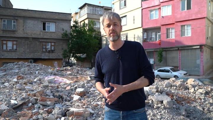 Erdoğan populair in aardbevingsgebied: correspondent Olaf Koens legt uit hoe dat kan