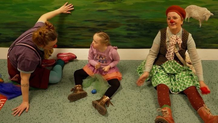 Grotere rol CliniClowns in ziekenhuis: 'Kind ervaart minder pijn en angst'
