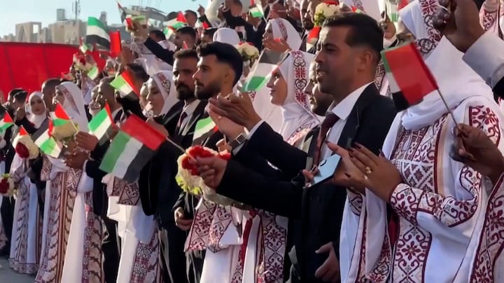 Feest in een kapotte stad: massabruiloft in Gaza