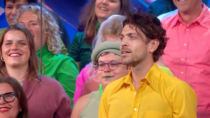 100-koppig Space Choir zorgt voor veel gelach en onverwachte uitkomst!