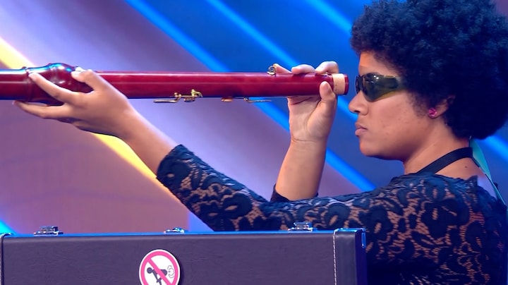 Blokfluit met een twist: Houdt Lara de goede toonhoogte? 