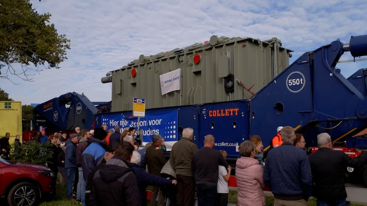 Tonnen zware transformator: 70 meter lang transport trekt veel bekijks