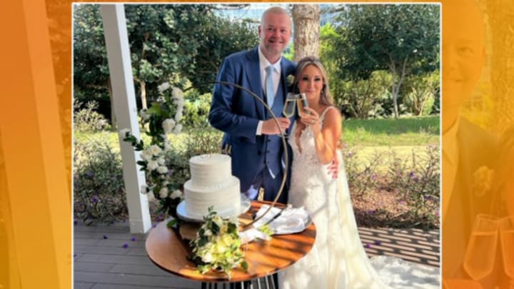 Eerste kiekjes van huwelijk Raymond van Barneveld en zijn Julia
